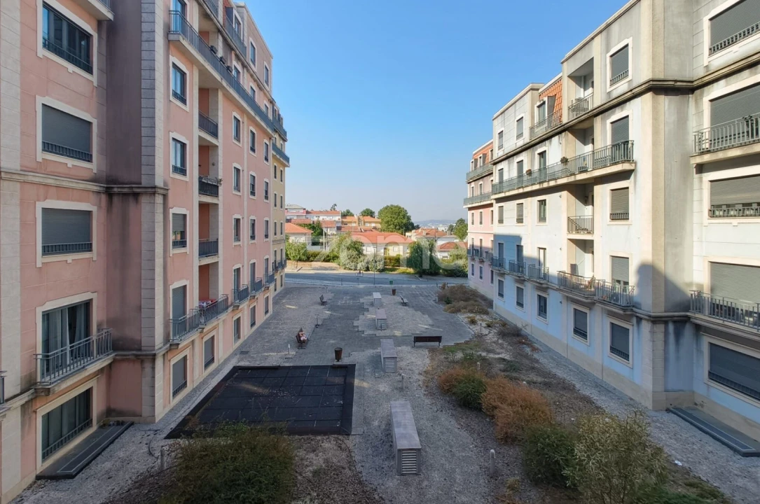 Apartamento T4 para Venda em Oliveira do Douro Foto 3