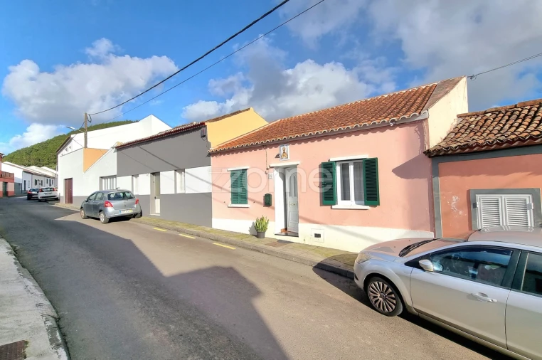 Moradia T3 para Venda em Cabouco Foto 3