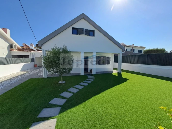 Moradia T4 para Venda em Charneca de Caparica e Sobreda Foto 1