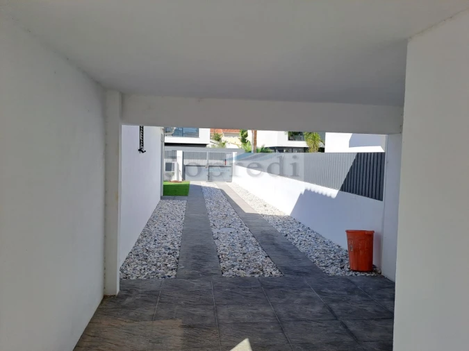 Moradia T4 para Venda em Charneca de Caparica e Sobreda Foto 10