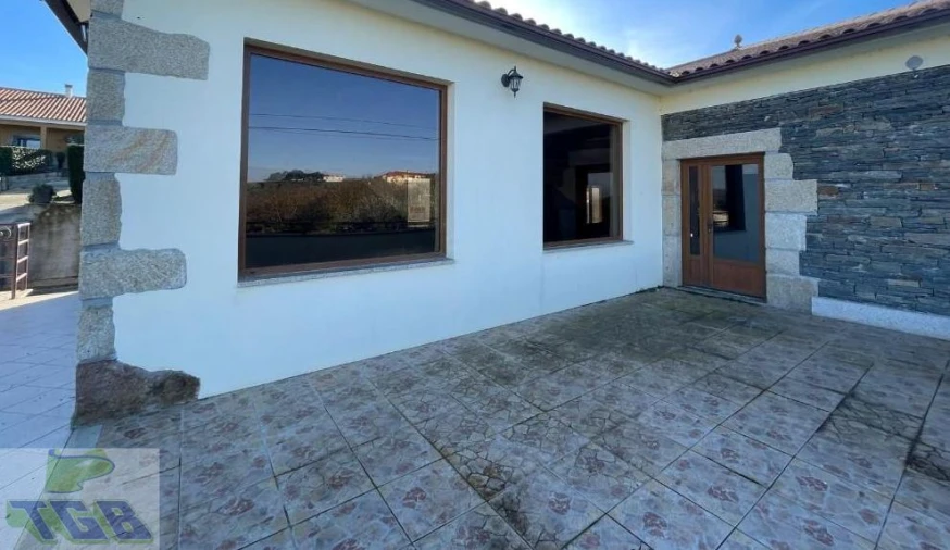 Negócio para Venda em Valongo dos Azeites Foto 2