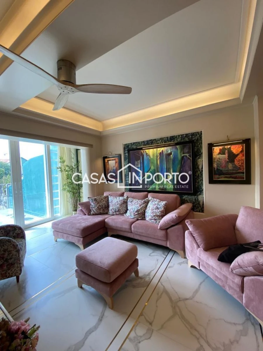 Apartamento T3 para Venda em Cedofeita, Santo Ildefonso, Sé, Miragaia, São Nicolau e Vitória Foto 1