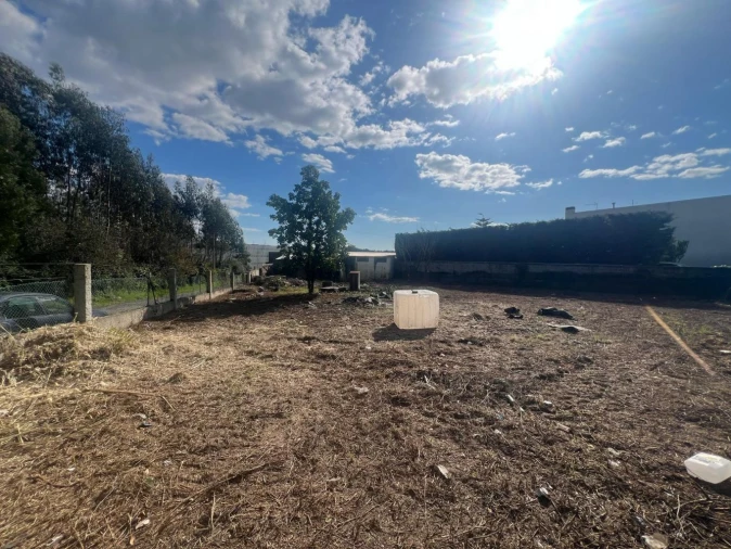 Terreno para Venda em Castêlo da Maia Foto 3