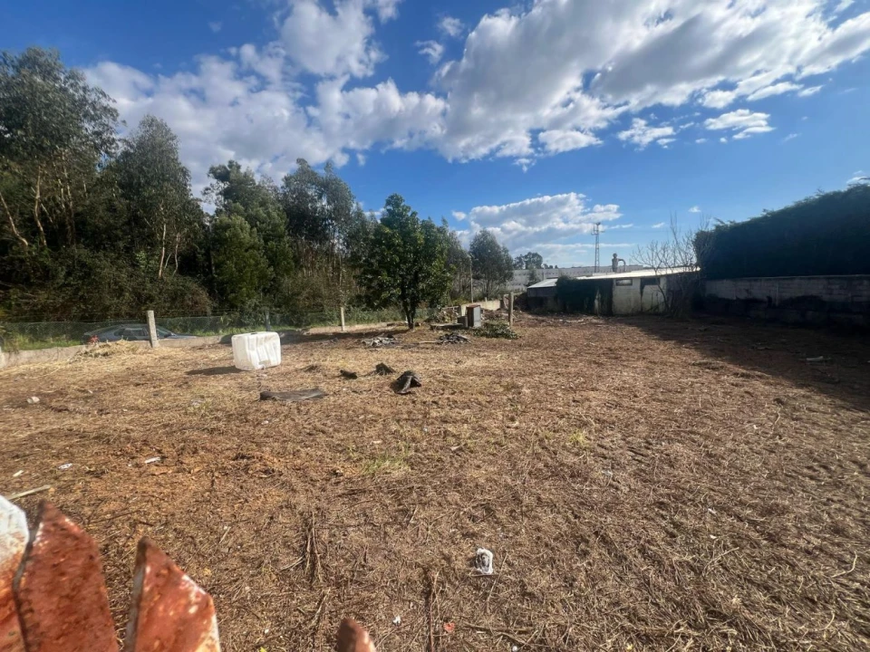 Terreno para Venda em Castêlo da Maia Foto 2