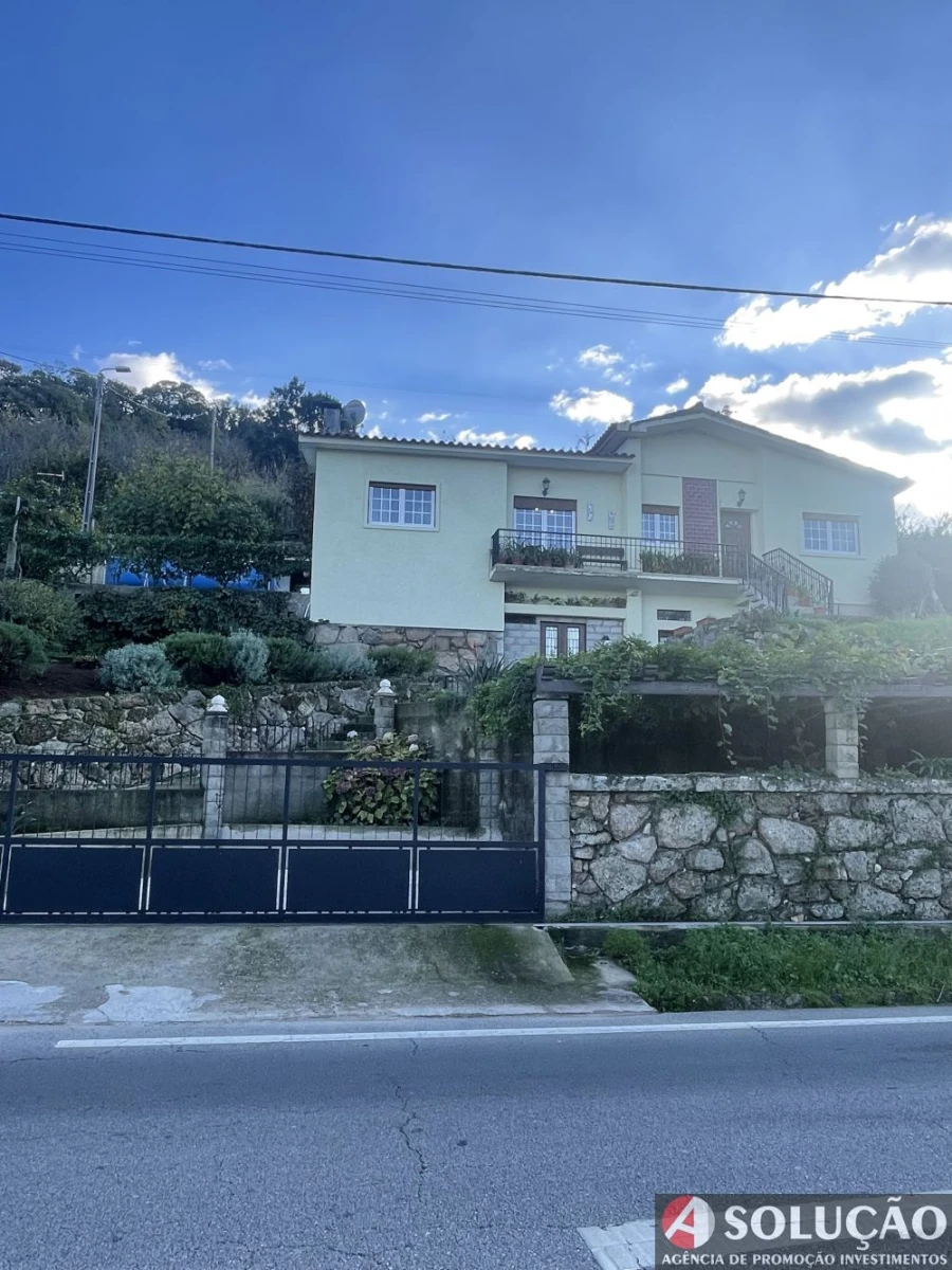 Moradia T4 para Venda em Resende Foto 2