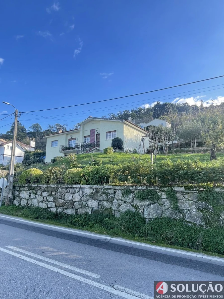 Moradia T4 para Venda em Resende Foto 1