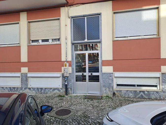 Apartamento T2 para Venda em Agualva e Mira-Sintra Foto 16