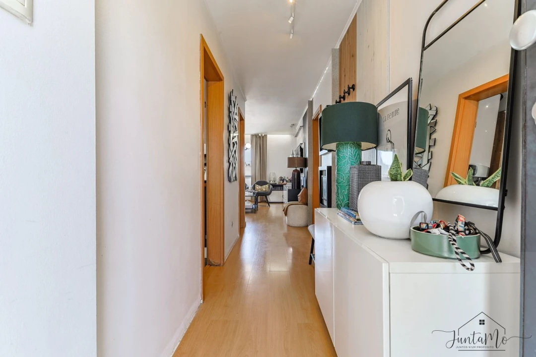 Apartamento T4 para Venda em Santa Clara Foto 2