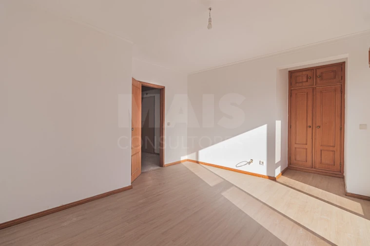 Apartamento T1 para Venda em Rio de Mouro Foto 11