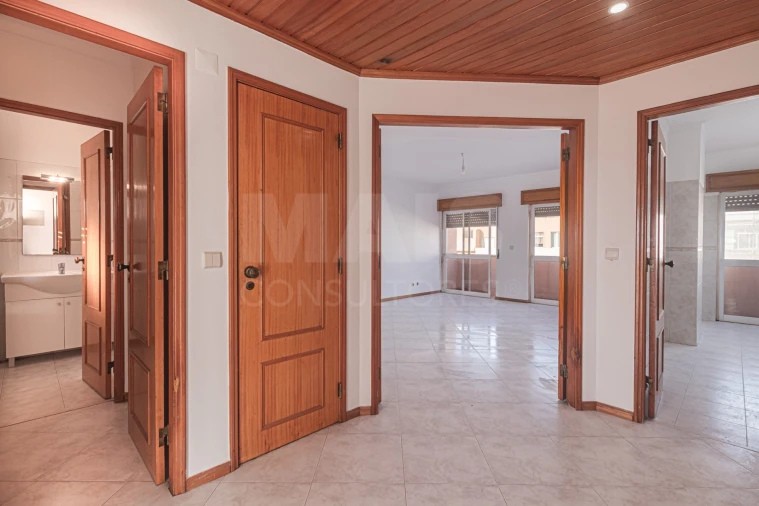 Apartamento T1 para Venda em Rio de Mouro Foto 8