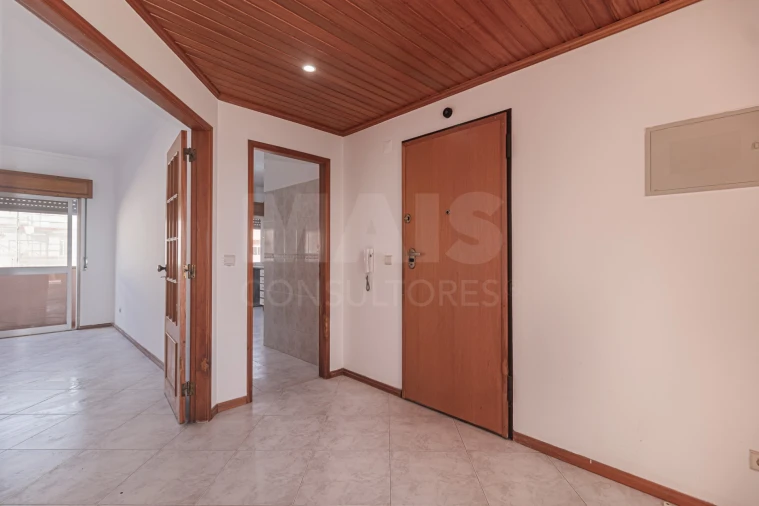 Apartamento T1 para Venda em Rio de Mouro Foto 2