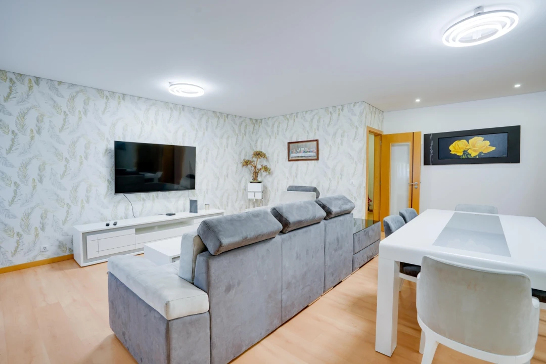 Apartamento T3 para Arrendamento em Ramada e Caneças Foto 3