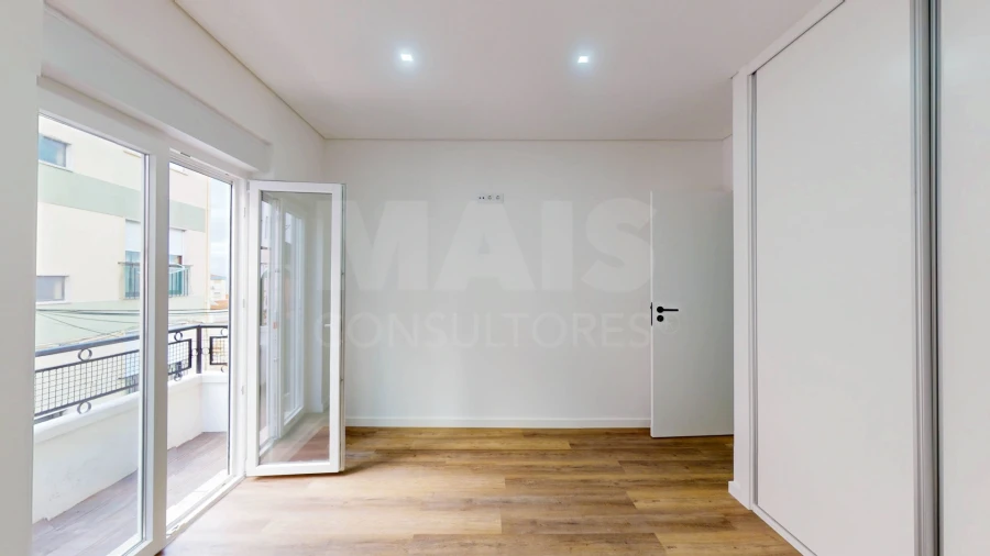 Apartamento T4 para Venda em Santa Iria de Azoia, São João da Talha e Bobadela Foto 10