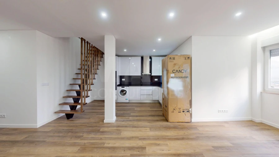 Apartamento T4 para Venda em Santa Iria de Azoia, São João da Talha e Bobadela Foto 5