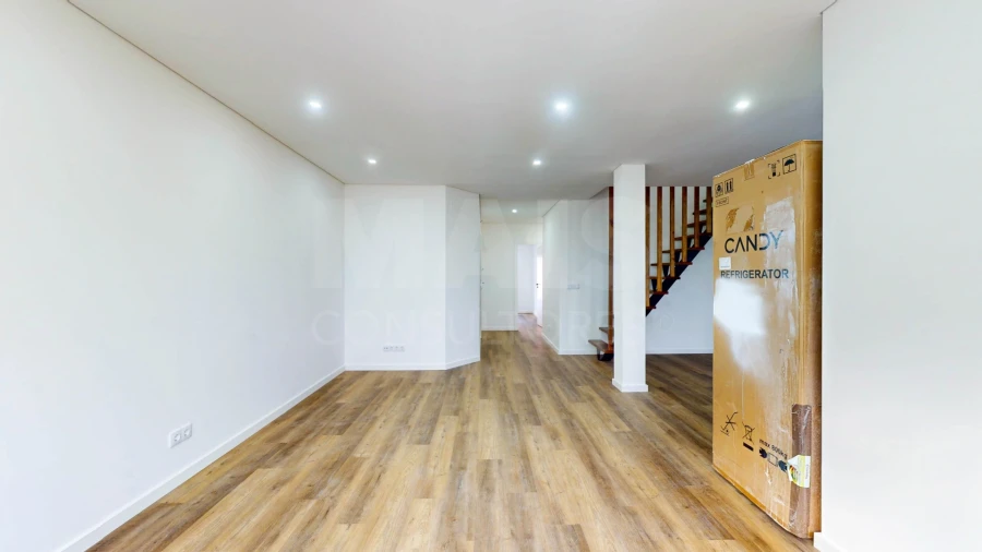 Apartamento T4 para Venda em Santa Iria de Azoia, São João da Talha e Bobadela Foto 9