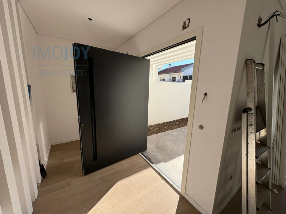 Moradia T3 para Venda em São Domingos de Rana Foto 8