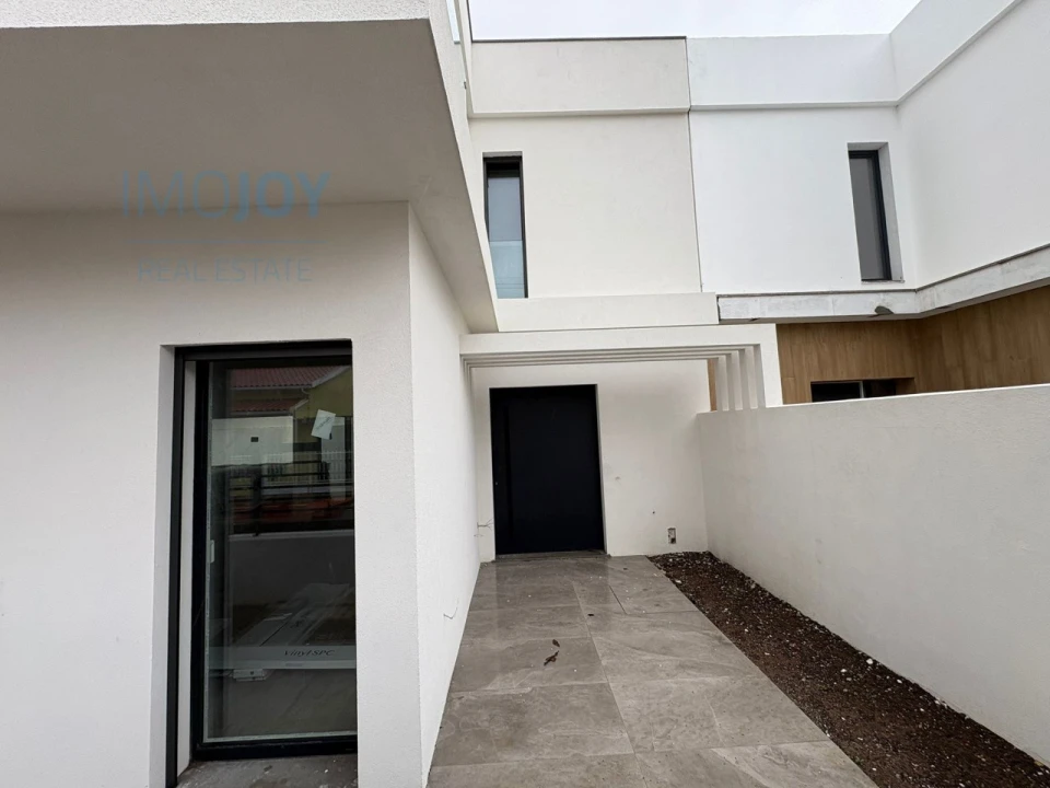 Moradia T3 para Venda em São Domingos de Rana Foto 19