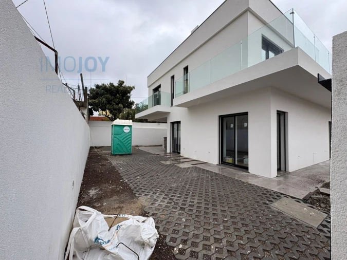 Moradia T3 para Venda em São Domingos de Rana Foto 24