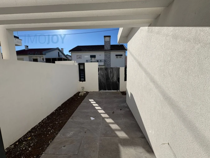 Moradia T3 para Venda em São Domingos de Rana Foto 25