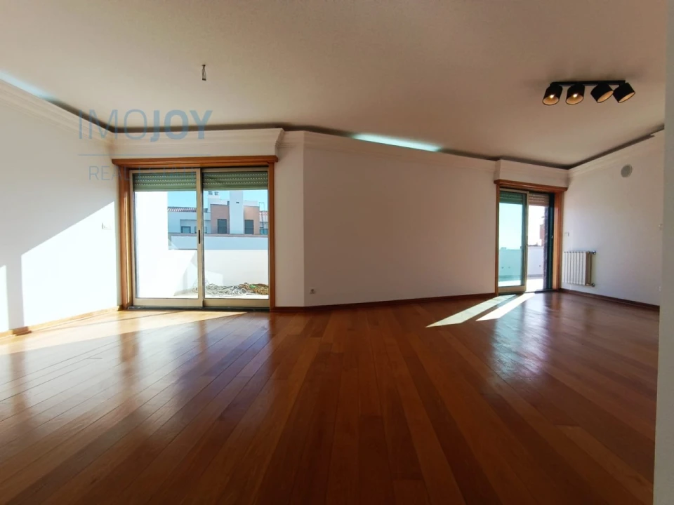 Apartamento T3 para Arrendamento em Carnaxide e Queijas Foto 3