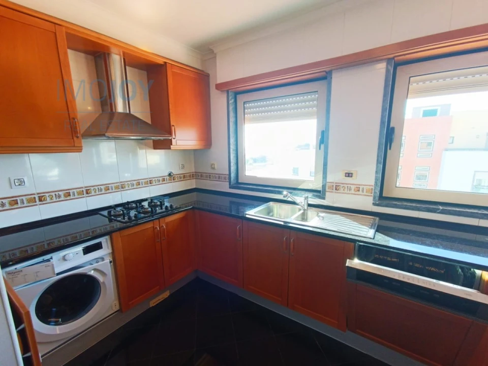 Apartamento T3 para Arrendamento em Carnaxide e Queijas Foto 9