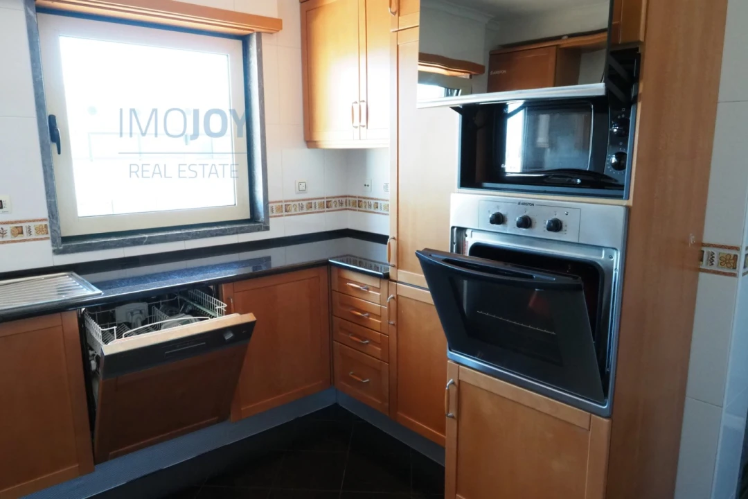 Apartamento T3 para Arrendamento em Carnaxide e Queijas Foto 10