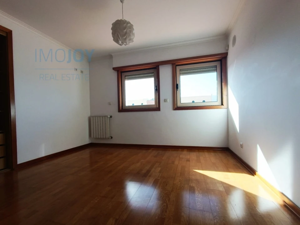 Apartamento T3 para Arrendamento em Carnaxide e Queijas Foto 19