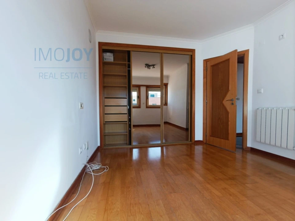 Apartamento T3 para Arrendamento em Carnaxide e Queijas Foto 21