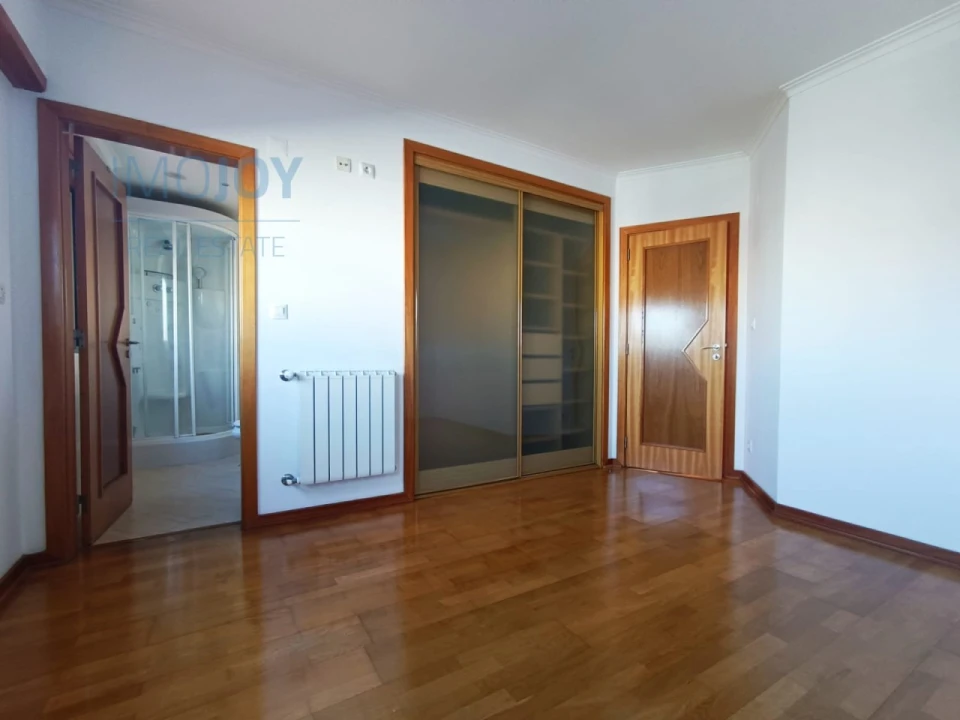 Apartamento T3 para Arrendamento em Carnaxide e Queijas Foto 28