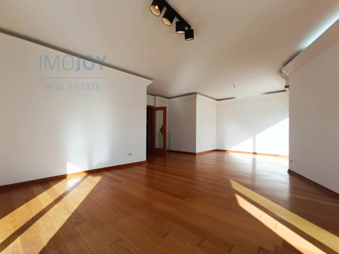 Apartamento T3 para Arrendamento em Carnaxide e Queijas Foto 4