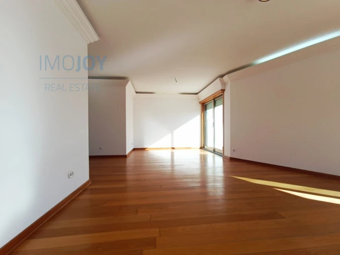 Apartamento T3 para Arrendamento em Carnaxide e Queijas Foto 5