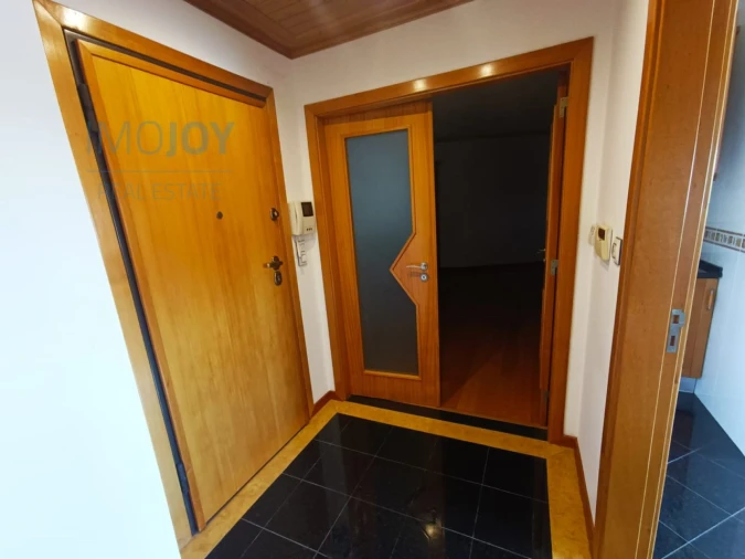 Apartamento T3 para Arrendamento em Carnaxide e Queijas Foto 13