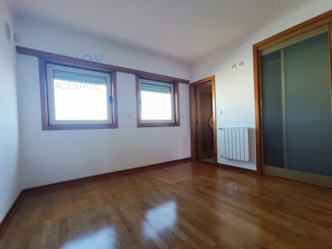 Apartamento T3 para Arrendamento em Carnaxide e Queijas Foto 25