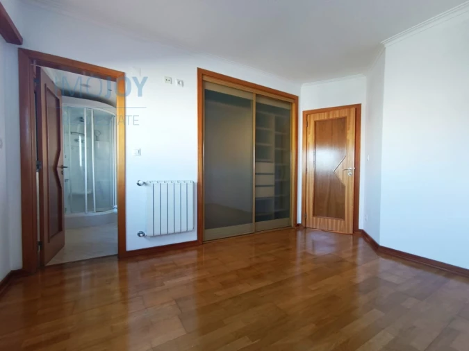 Apartamento T3 para Arrendamento em Carnaxide e Queijas Foto 28