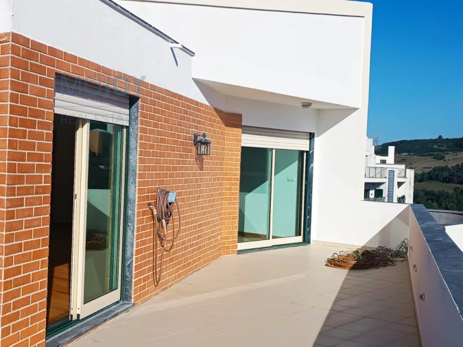 Apartamento T3 para Arrendamento em Carnaxide e Queijas Foto 33