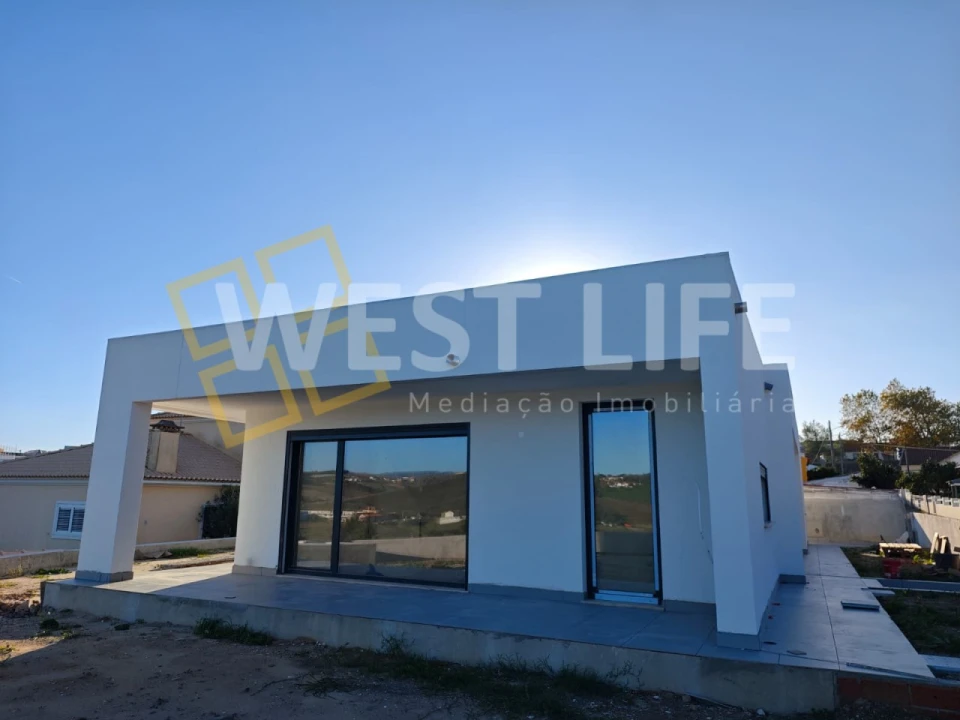 Moradia T3 para Venda em Azueira e Sobral da Abelheira Foto 3