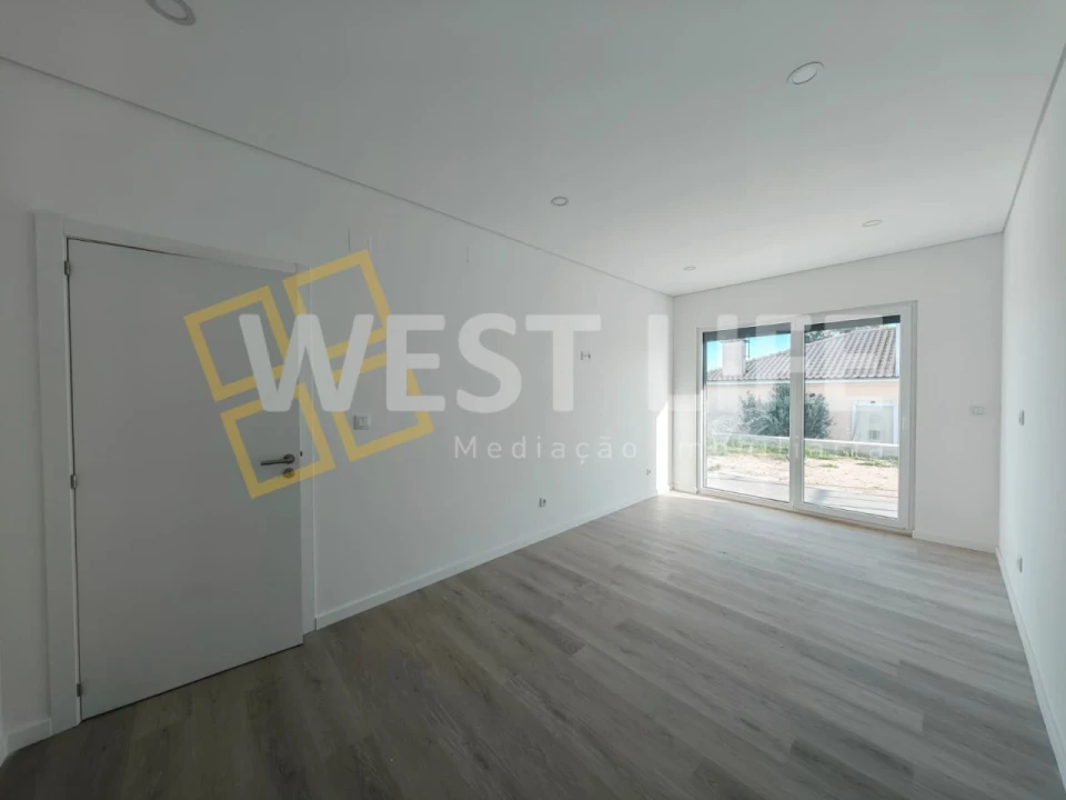 Moradia T3 para Venda em Azueira e Sobral da Abelheira Foto 21