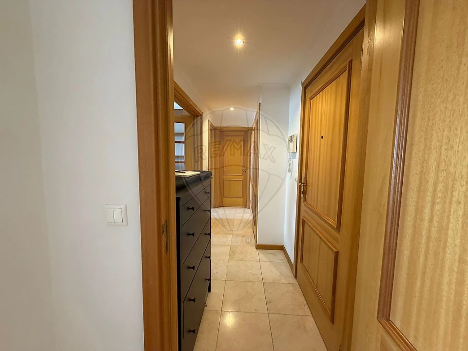 Apartamento T1 para Arrendamento em Lumiar Foto 16