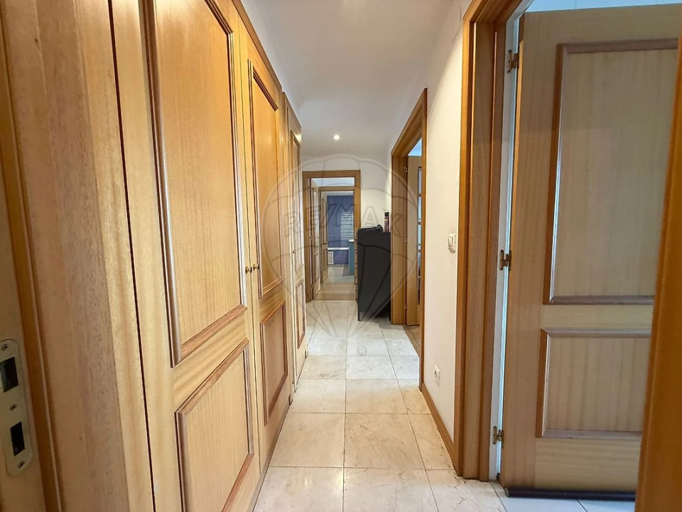 Apartamento T1 para Arrendamento em Lumiar Foto 4