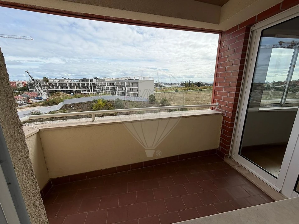 Apartamento T1 para Arrendamento em Lumiar Foto 19