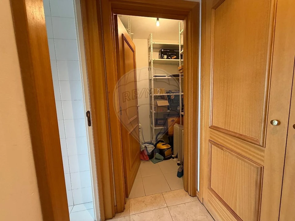 Apartamento T1 para Arrendamento em Lumiar Foto 9