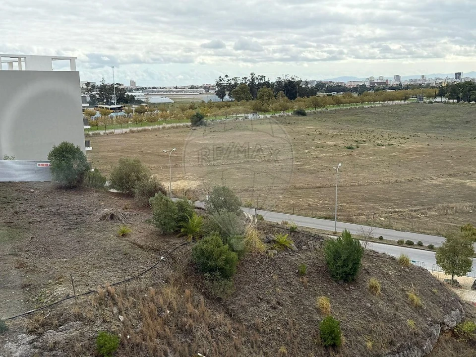 Apartamento T1 para Arrendamento em Lumiar Foto 5