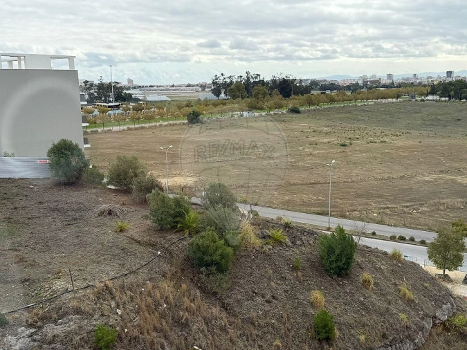 Apartamento T1 para Arrendamento em Lumiar Foto 5