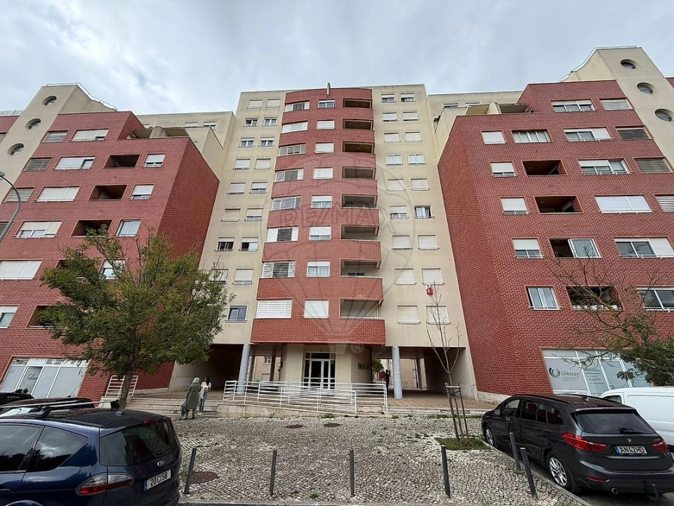 Apartamento T1 para Arrendamento em Lumiar Foto 6