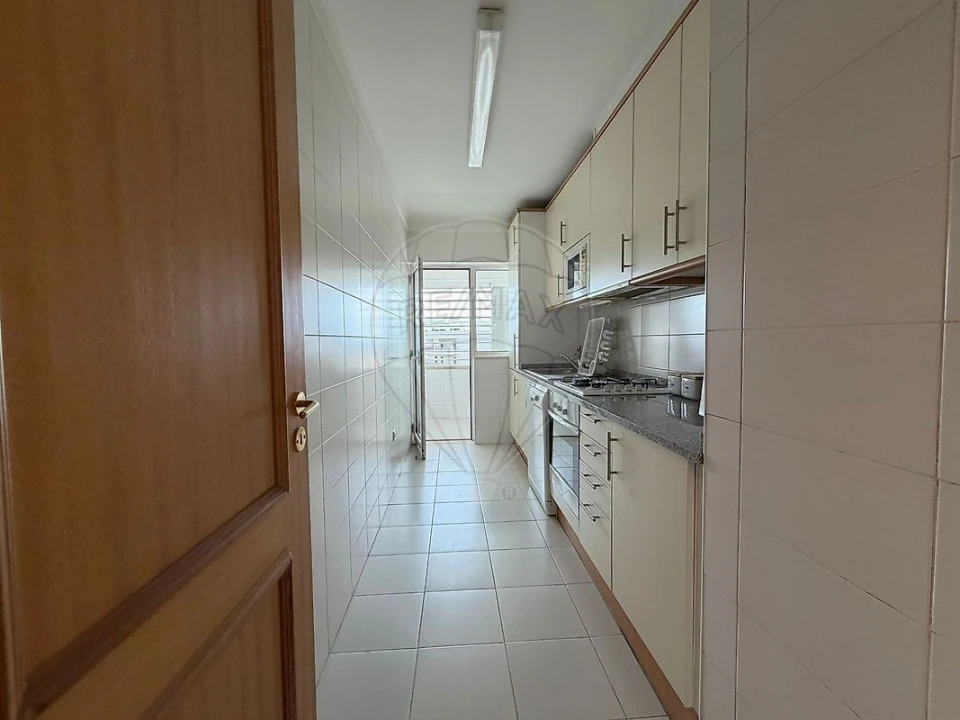 Apartamento T1 para Arrendamento em Lumiar Foto 1