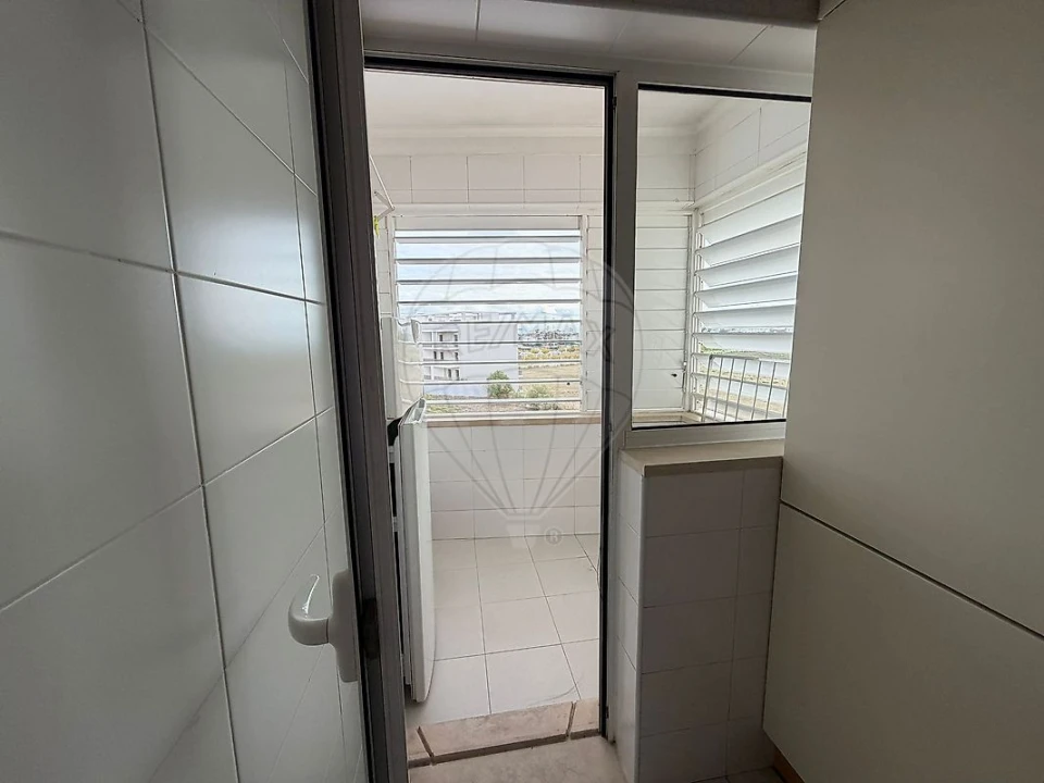 Apartamento T1 para Arrendamento em Lumiar Foto 8