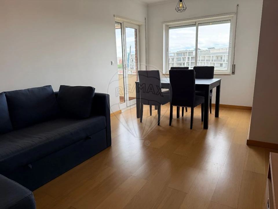 Apartamento T1 para Arrendamento em Lumiar Foto 3