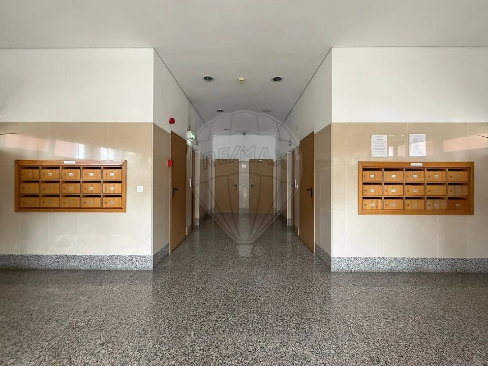 Apartamento T1 para Arrendamento em Lumiar Foto 26