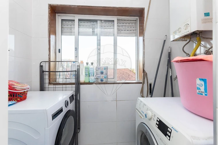 Apartamento T2 para Arrendamento em Vilar de Andorinho Foto 18