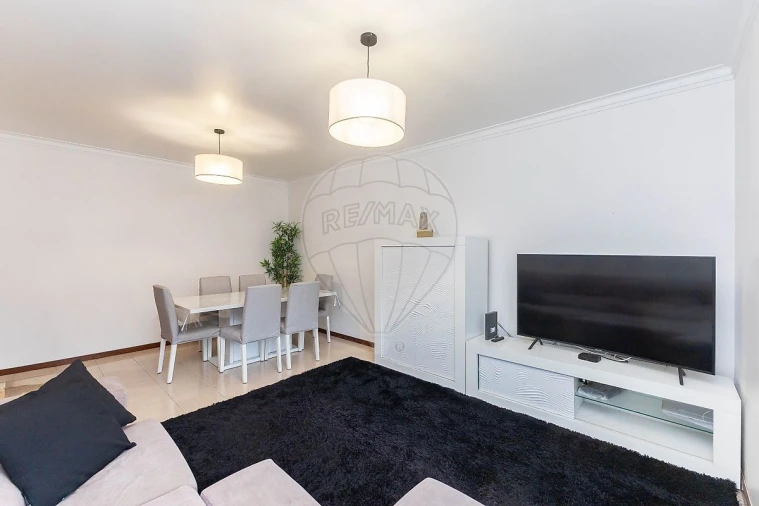 Apartamento T2 para Arrendamento em Vilar de Andorinho Foto 11